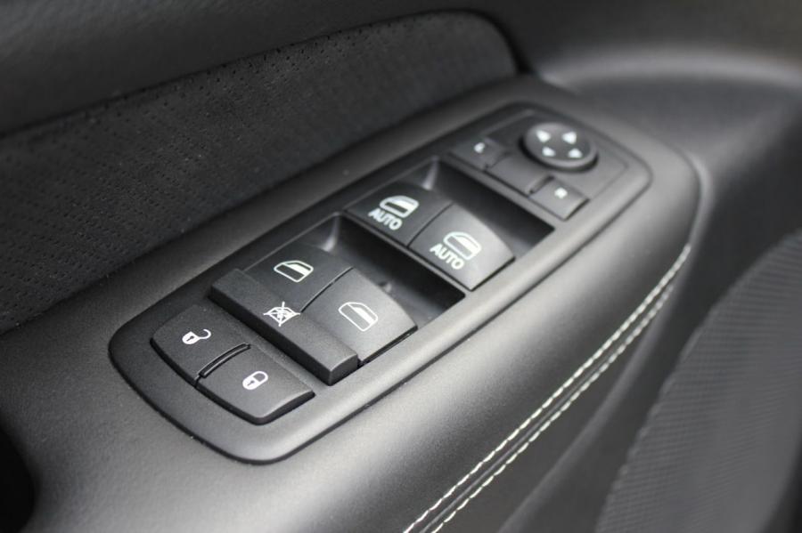  Jeep Grand Cherokee SRT8 2012 года  (фото 19 из 186)